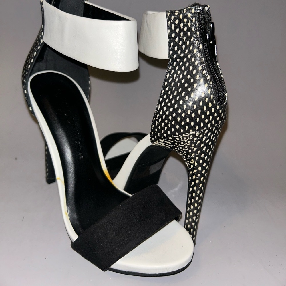NWOT Wild Diva heeled print Sandals